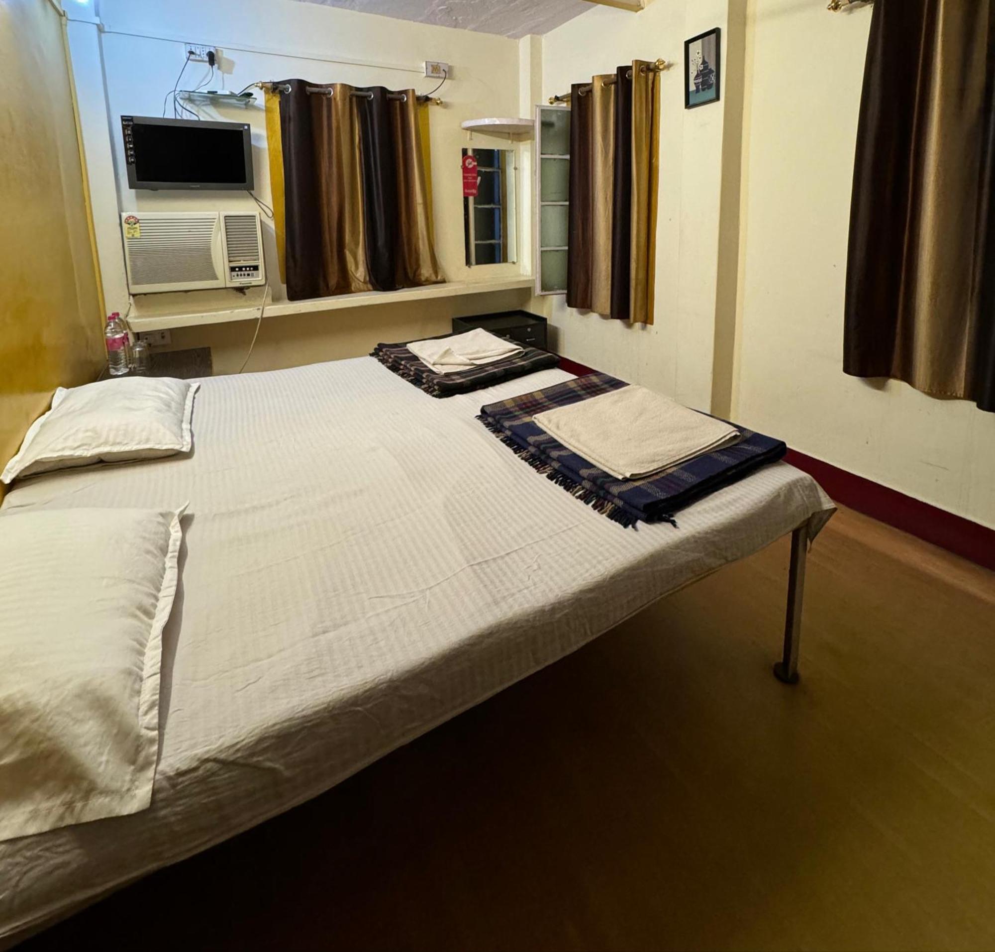 The Golden Lodge Varanasi Dış mekan fotoğraf